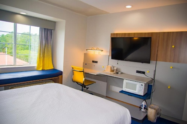 Microtel Inn & Suites by Wyndham Daphne image 28