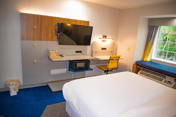 Microtel Inn & Suites by Wyndham Daphne image 32